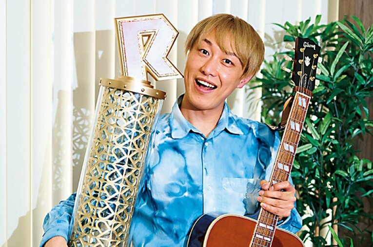 1985年4月21日、大阪府生まれ。09年に芸人デビュー。芸名はサンドウィッチマンの伊達みきおが命名 ／ photograph by Nanae Suzuki