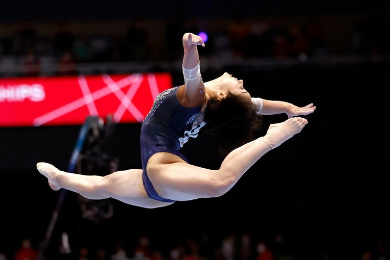 2021年北九州での世界選手権。ゆかで金、平均台でも銅メダルを獲得　©AFLO