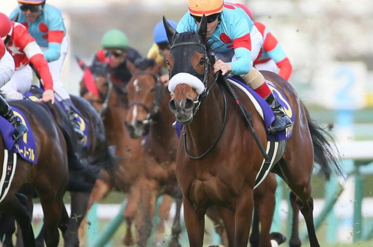 2018年の桜花賞を制したアーモンドアイとクリストフ・ルメール ／ photograph by JIJI PRESS