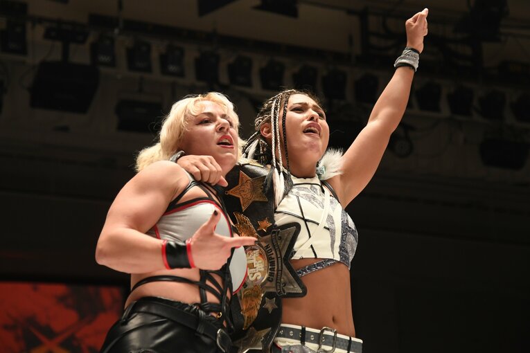 スターダムで再会を果たしたジュリアとテクラ（ともに元アイスリボン）