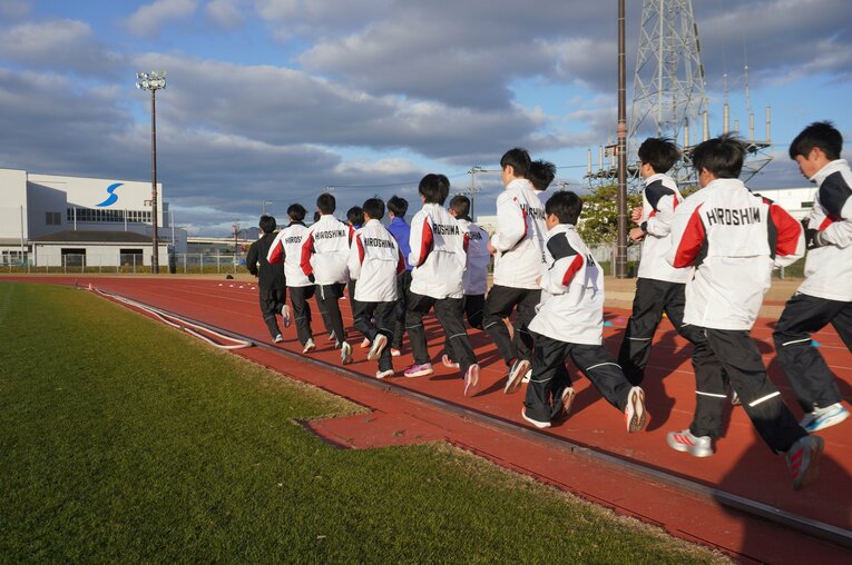 指導するチームは全中駅伝で4位に食い込むなど活躍　©NumberWeb