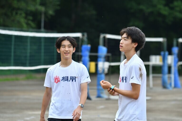 トレーニングに励む現在の桐朋中高陸上部のメンバーたち　©Hideki Sugiyama