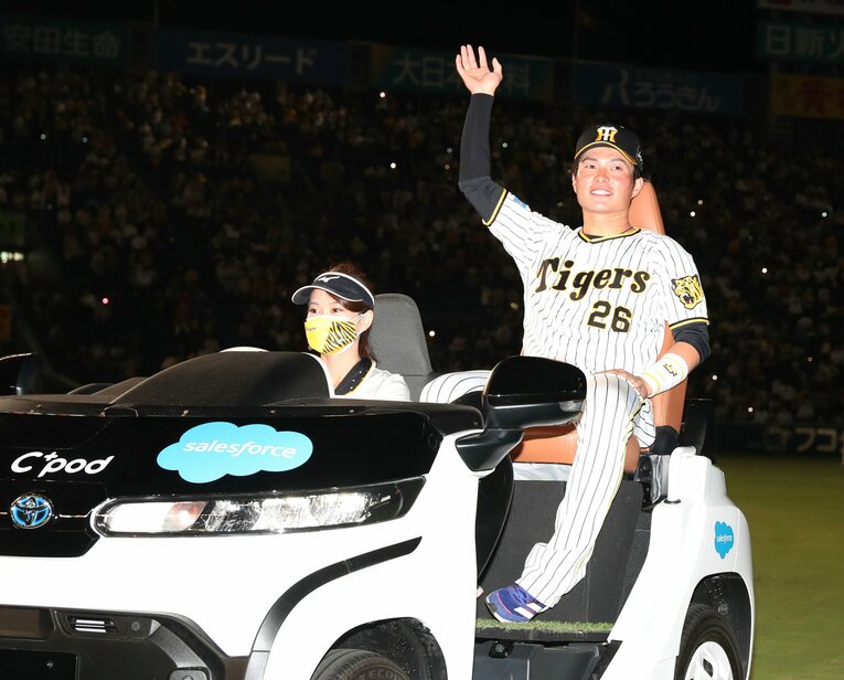昨年は1軍で本塁打を放ち、ヒーローインタビューを受けることもあったが…　©JIJI PRESS
