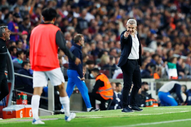 久保建英は「バルサ下部組織の旧友」と何を話したのだろうか… カンプノウで撮った才能の一端と敗戦の悔しさ〈撮影者の視点〉(23)