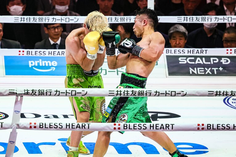 アッパーを連打する井上拓真（2枚目／全6枚） ©Susumu Nagao