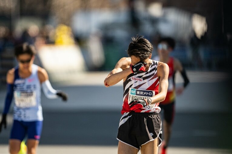 自己ベストでのゴールも、顔を覆うと大粒の涙を流した　©Nanae Suzuki