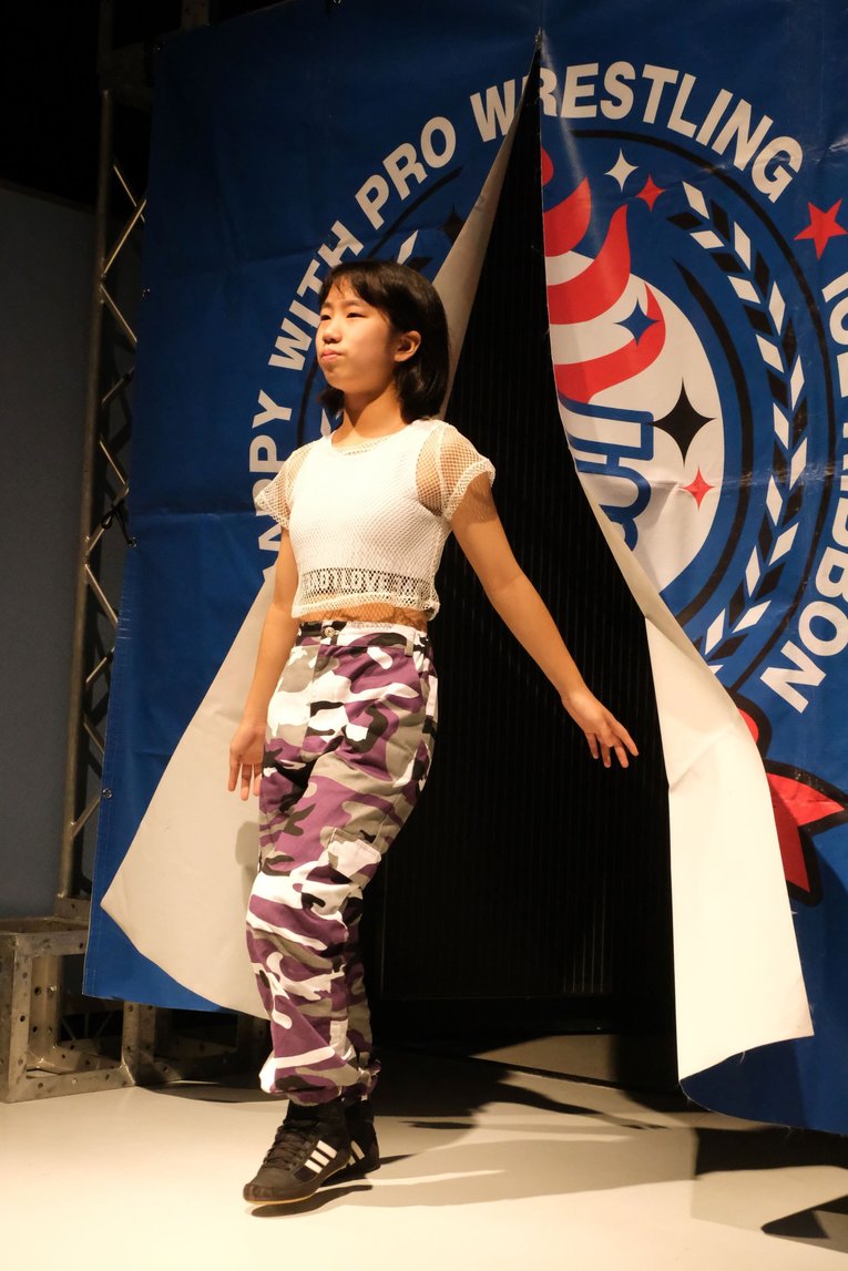 デビュー戦を迎えた12歳のキッズレスラー・咲蘭
