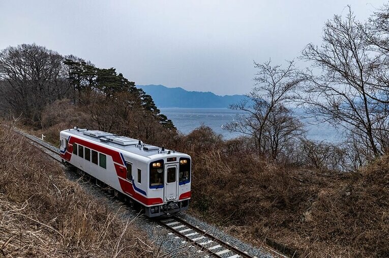 釜石の“復興”スタジアムへ。三陸鉄道に乗って鵜住居駅を目指す ／ photograph by Masashi Soiri