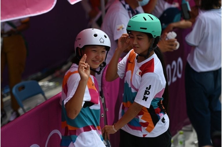 西矢椛＆中山楓奈 ／ photograph by Naoya Sanuki/JMPA