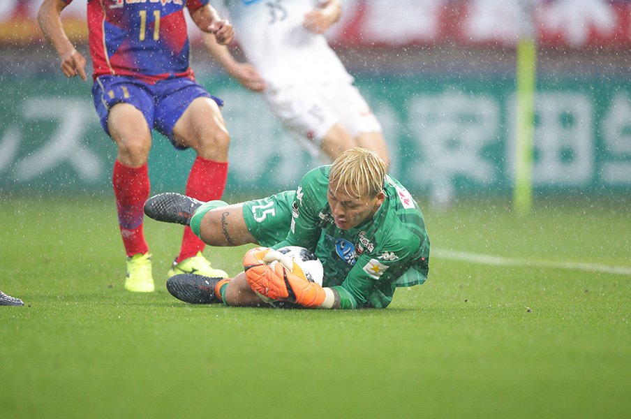 ク・ソンユン「札幌は1つの家族」韓国のクルトワに股抜きは通じない。<Number Web> photograph by J.LEAGUE