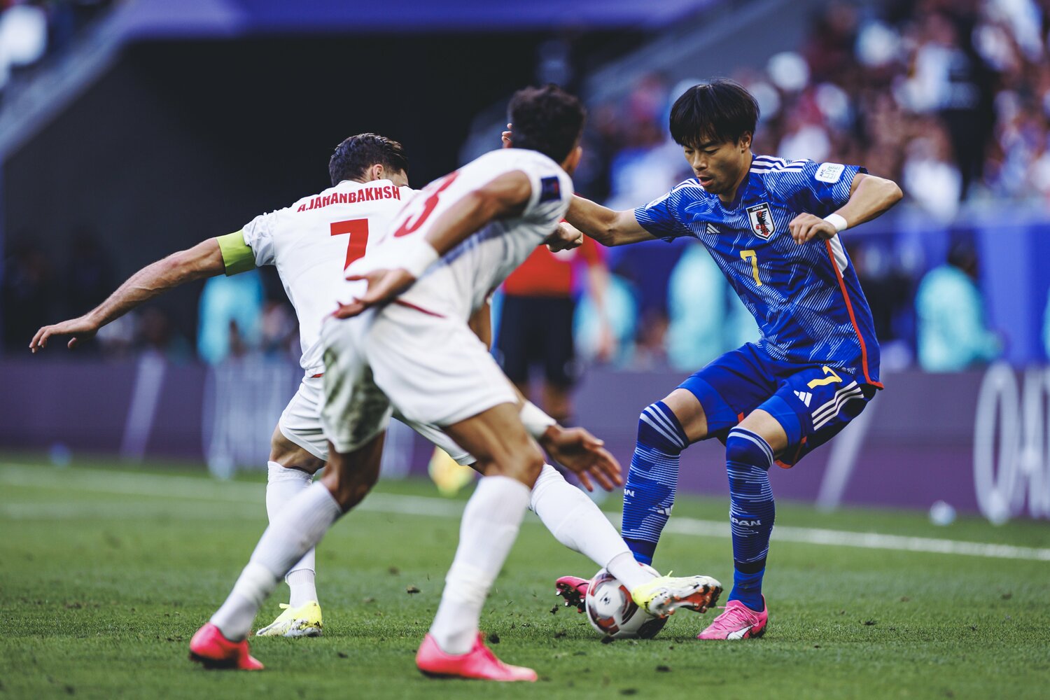 三笘も徹底的にケアされて見せ場を作れなかった　©Kiichi Matsumoto