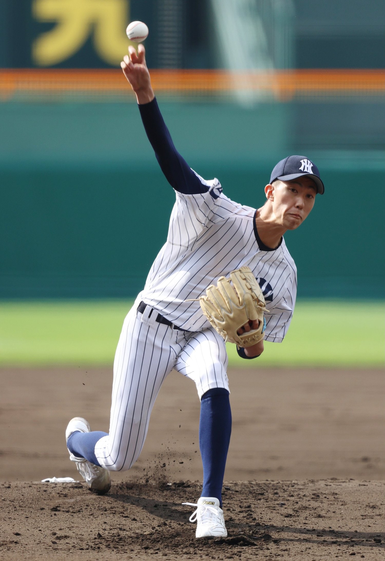 力投する八戸西の189cm右腕・福島蓮　©JIJI PRESS