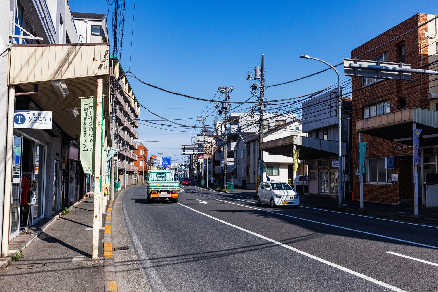 小机駅の南側（スタジアムと反対側）の商店街。古くからの“小机”の中心地