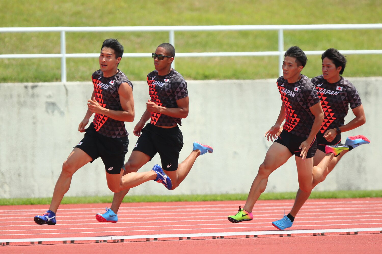 2018年のアジア大会は大学の同級生だった飯塚のほかケンブリッジ飛鳥、山縣亮太ら五輪メダリストたちと代表に選ばれた　©AFLO