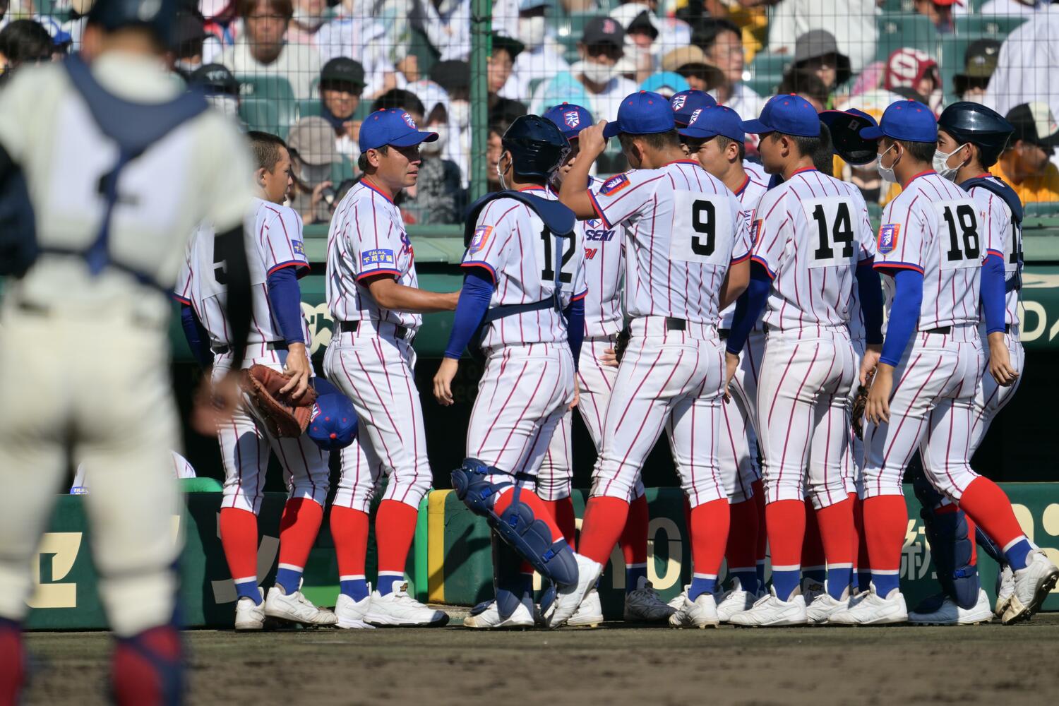 選手に指示を出す坂原監督　©Hideki Sugiyama