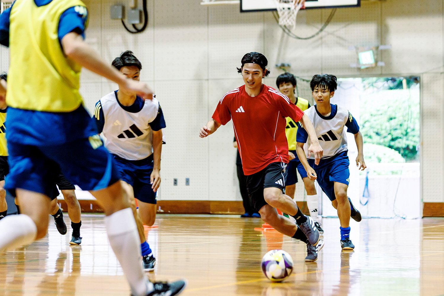 高校生とのミニゲームも終始真剣に取り組んでいた