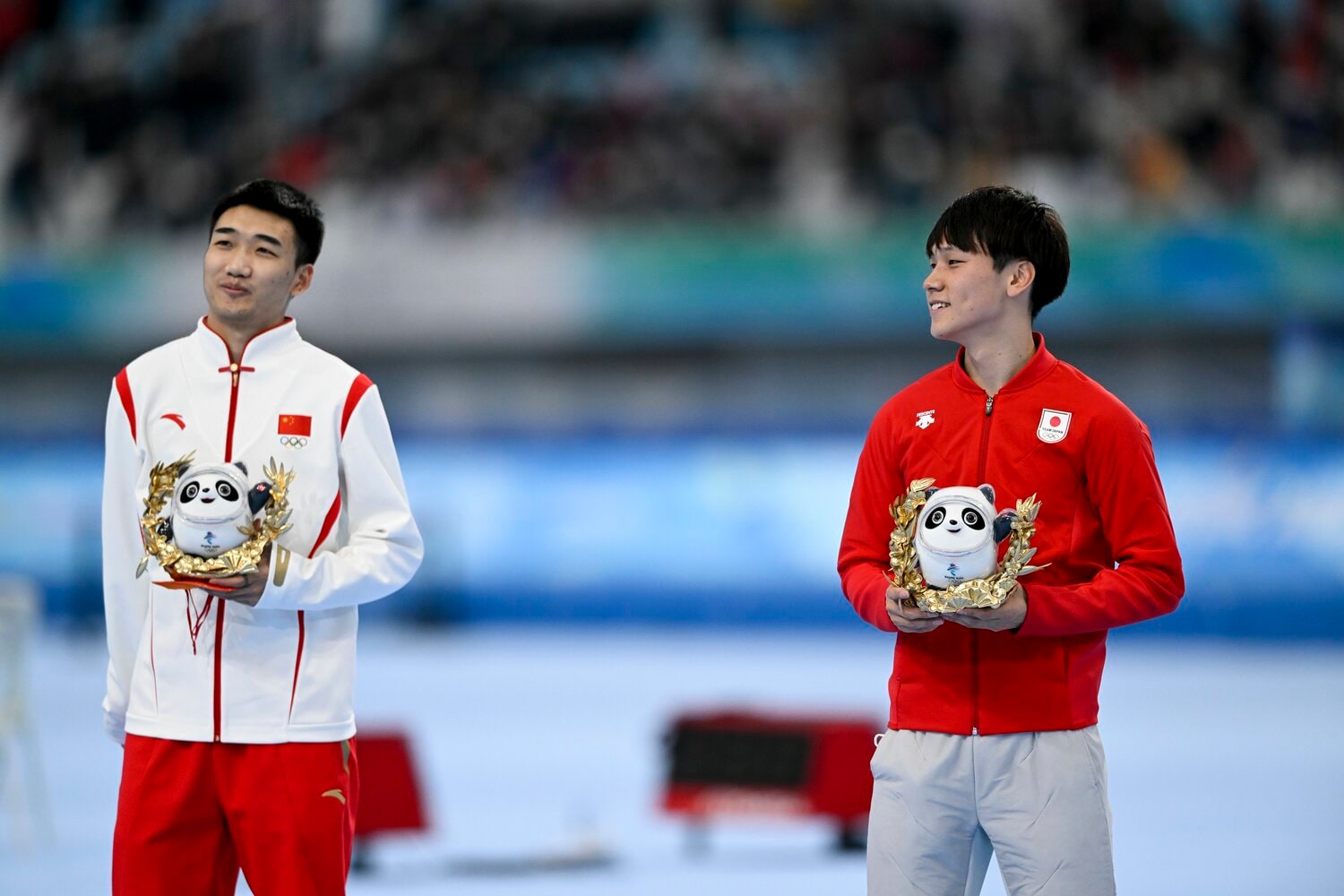 銅メダル獲得の森重と、金の高亭宇（中国／左） ©Asami Enomoto／JMPA