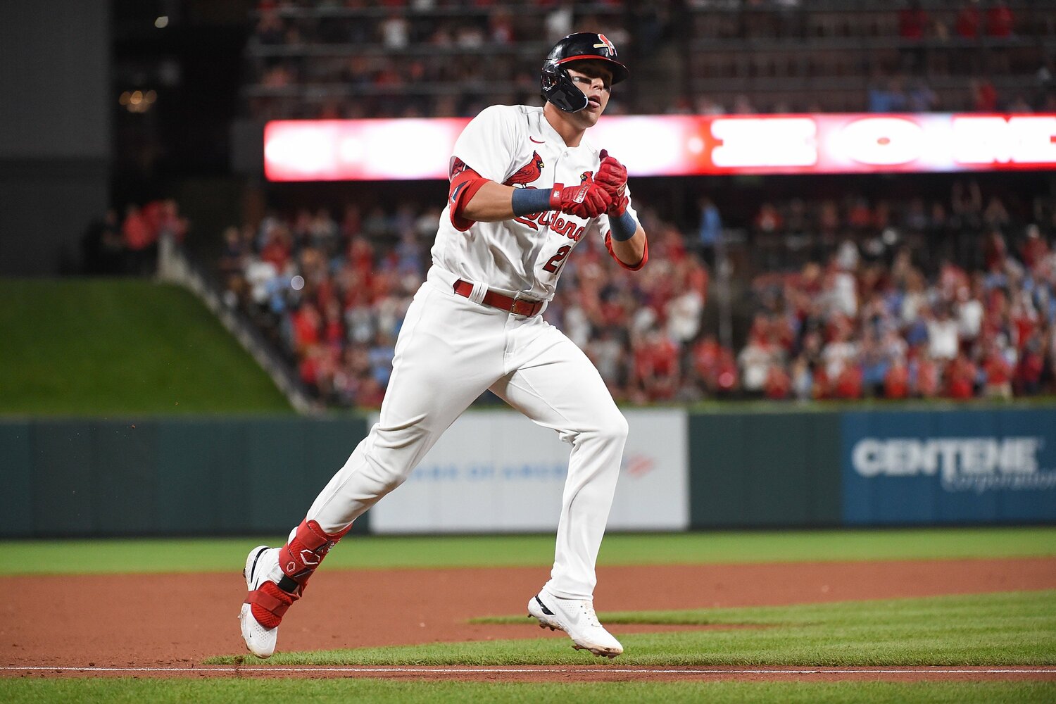 カージナルスでおなじみの「ペッパーグラインダー」をするヌートバー　©Getty Images