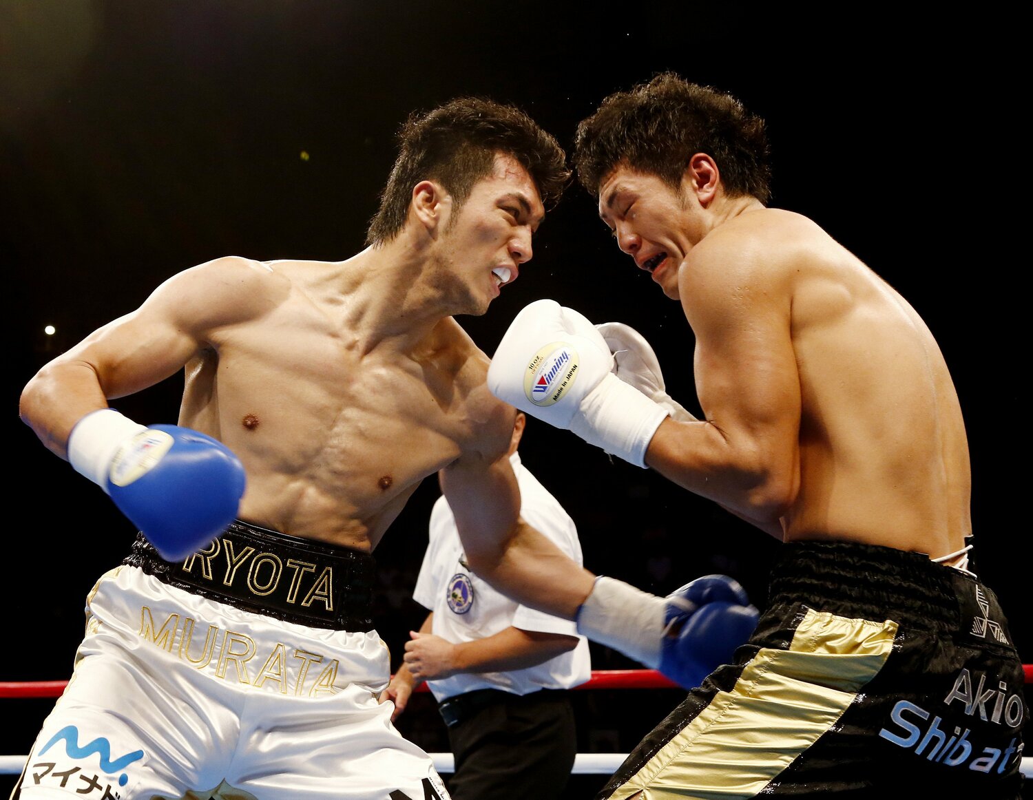 2013年8月、村田諒太のプロデビュー戦。東洋太平洋王者の柴田明雄に2RTKO勝ち ©JIJI PRESS