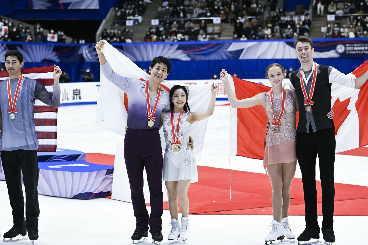 NHK杯で優勝した“りくりゅう”ペア　©Asami Enomoto