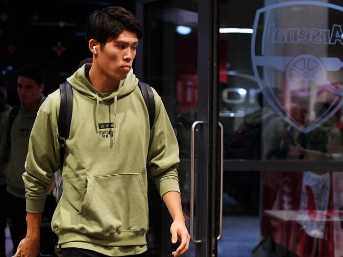 英国人記者がパニック「トミヤスは今、どこにいるんだ?」冨安健洋26歳、アーセナル電撃退団のウラ側…関係者らが明かす「10月ごろ復帰説も」<Number Web> photograph by Getty Images
