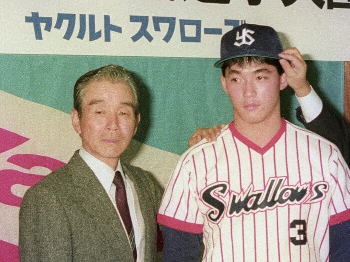 長嶋茂雄“父の顔”「一茂をよろしく」ヤクルトスカウトと父・茂雄が話した日…長嶋一茂ドラ1指名のウラ側、一茂“当時の本音”「父の質問はウンザリだ」＜Number Web＞ photograph by KYODO