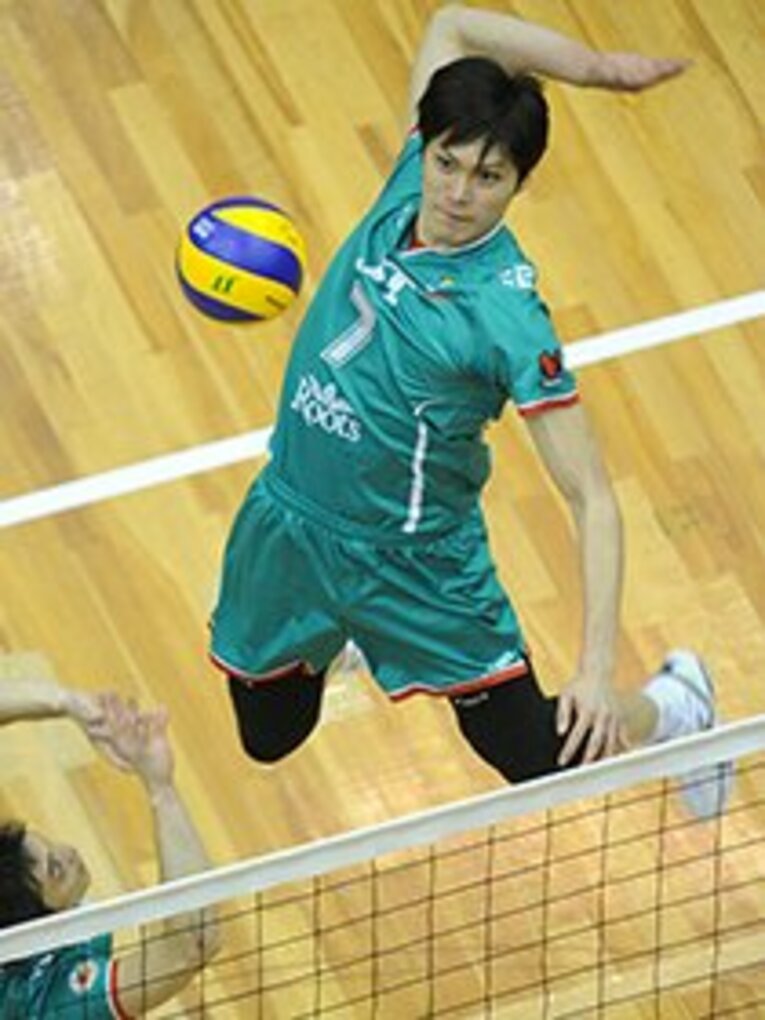 Daisuke Yako
1988年10月7日埼玉県生まれ。深谷高校1、2年で春高を連覇、東海大学進学後も1年からレギュラーを獲得。'09年、シーズン5冠を達成した。'11年JTサンダーズに入部。最高到達点355cmから打ち下ろすスパイクを武器にエースとして活躍。全日本にも選出される。194cm /90kg