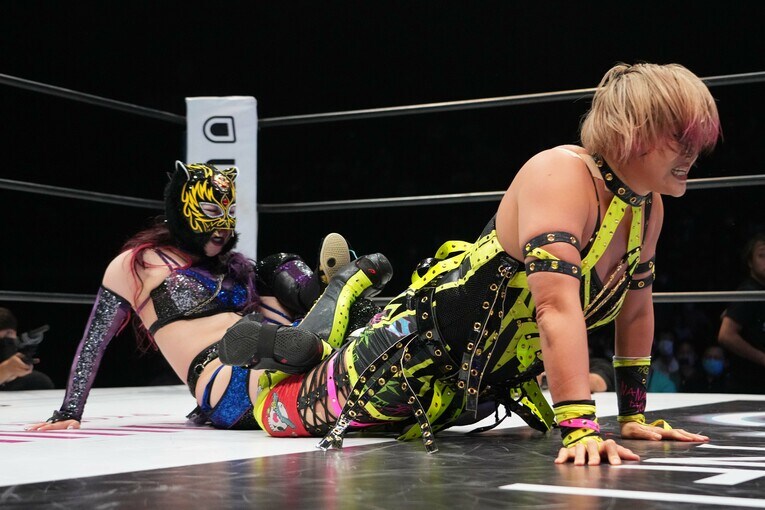 足殺しで高橋を攻めるキッド