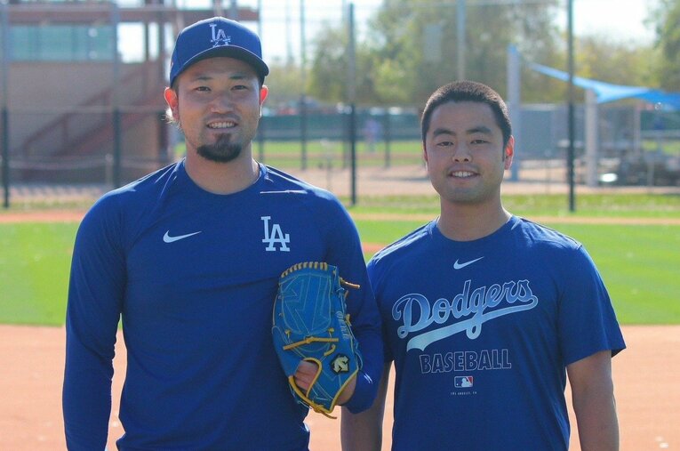 ドジャース時代の北方（左）　©Tomo San　写真提供：北方悠誠