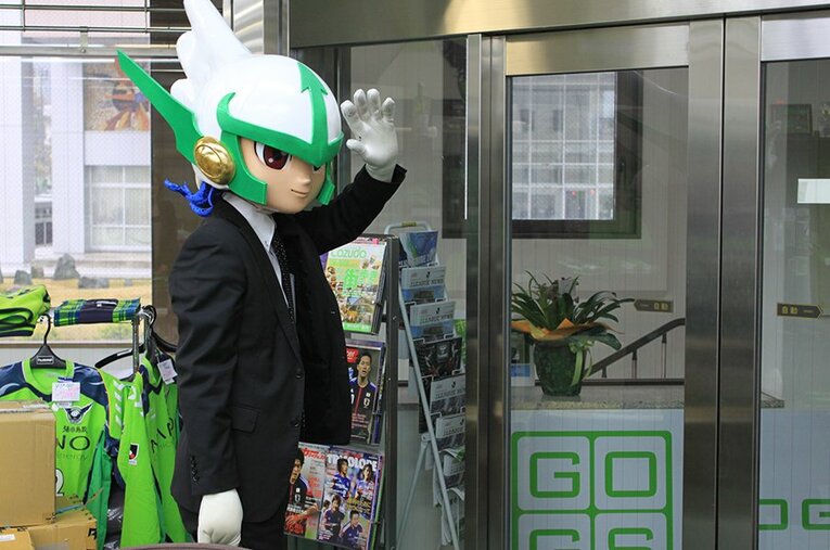 バク宙もスキーもこなすマスコット。J3鳥取ガイナマンの本音訊いてみた。(23) ／ photograph by GAINARE TOTTORI