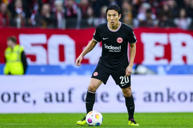 フライブルク戦、スタメンでフル出場を果たした長谷部　©dpa／JIJI PRESS