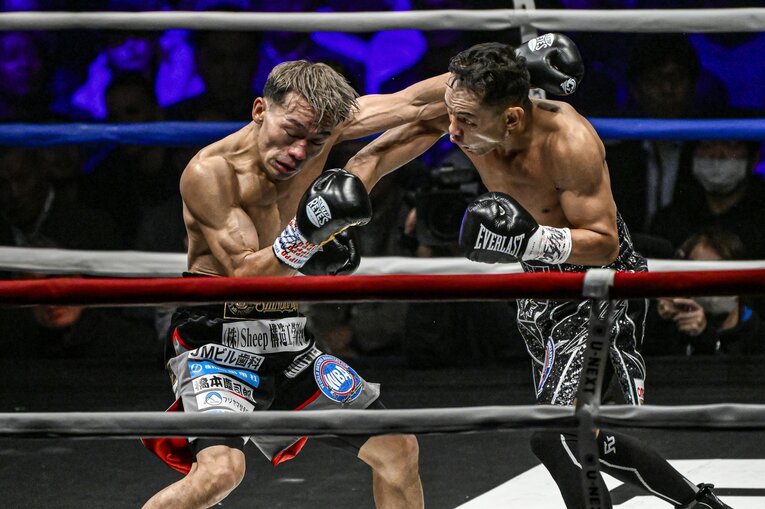 堤聖也vs.ノニト・ドネア。12月17日、両国国技館　©Takuya Sugiyama