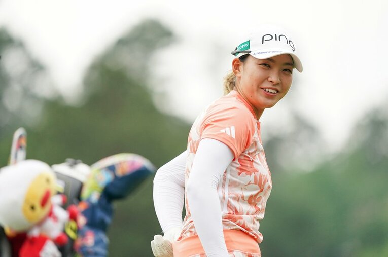 今季初メジャーを日本勢最高位の28位タイで終えた渋野日向子。万全の体調ではなかったが、試合前に練習場で笑顔を見せていた ／ photograph by Shizuka Minami