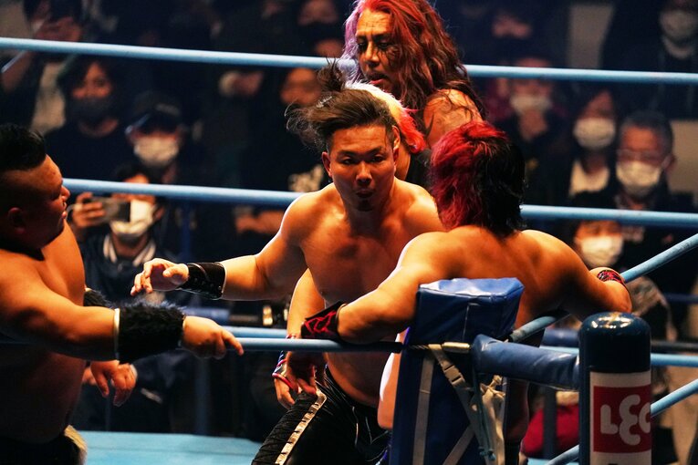 「動くと眼球が落ちちゃう」大怪我から復活…“デカくて飛べる”ジェイク・リーが掲げた野望「全日本をもっと上に持っていってやる」(13)