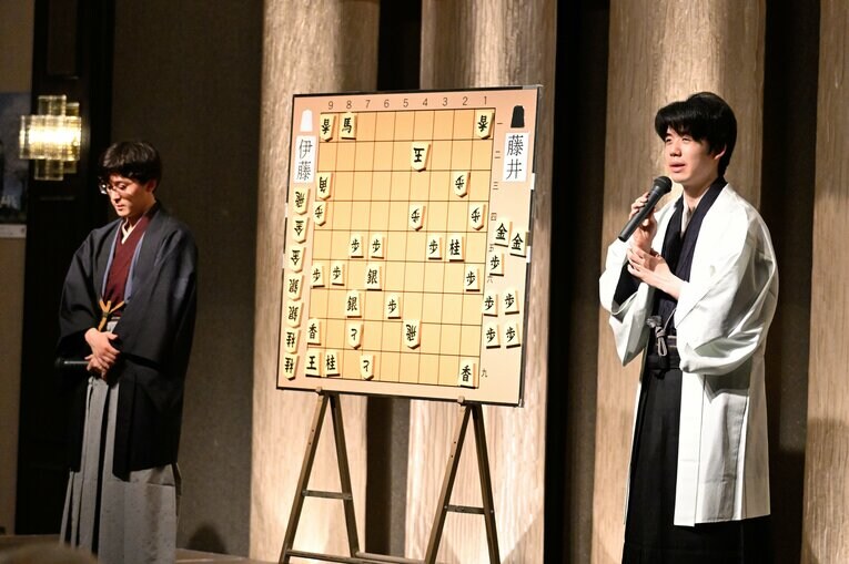 叡王戦第5局の対局後　©Keiji Ishikawa