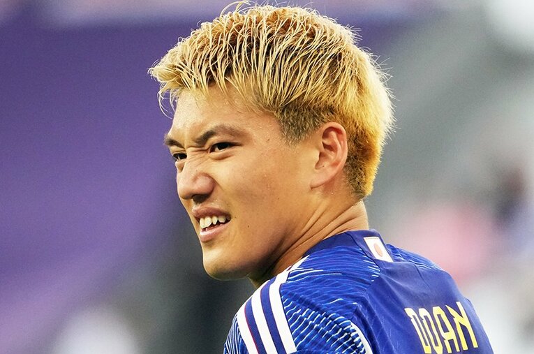 ベトナム戦の堂安律。カタールW杯でも見せた度胸を、アジア杯で見せられるか ／ photograph by Masashi Hara/Getty Images