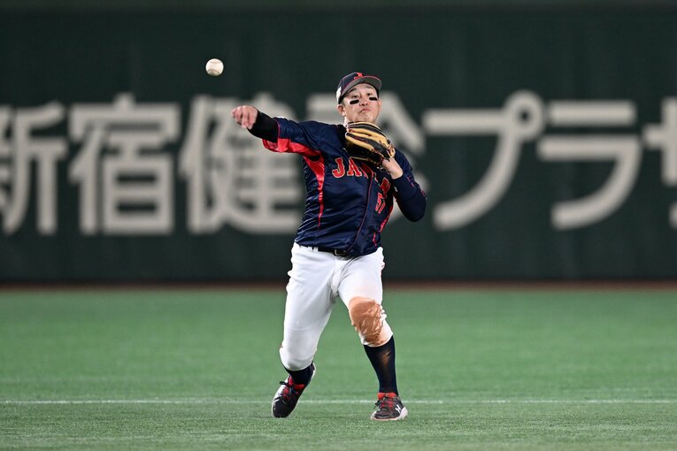 侍ジャパンでショートを守る小園　©︎Getty Images