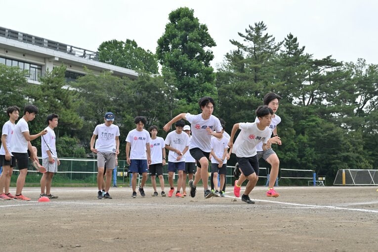 トレーニングに励む現在の桐朋中高陸上部のメンバーたち ©Hideki Sugiyama