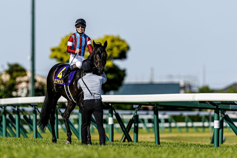 喜びを分かち合うロブチェン陣営　©Kiichi Matsumoto