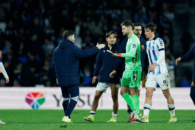延長終了の笛が鳴ると、久保はベンチより守護神の元へ向かった　©Daisuke Nakashima