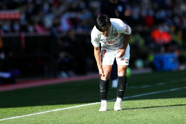 久保建英vsバルサがW杯イヤーのリーガ初戦… 年末の試合で見た「タケの身体の進化」と新星たちの奮起〈撮影者の視点〉(53)