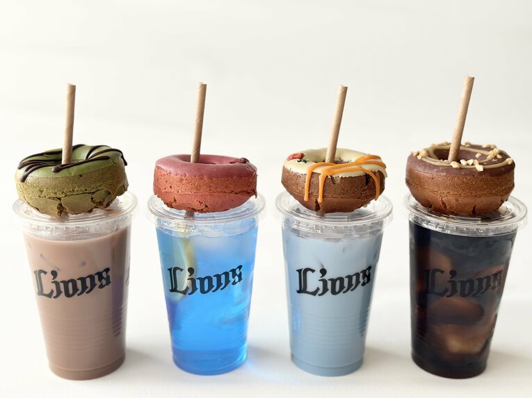 ※球団提供 29_スペシャルドリンク＆ドーナツ_950円_BACKYARD BUTCHERS