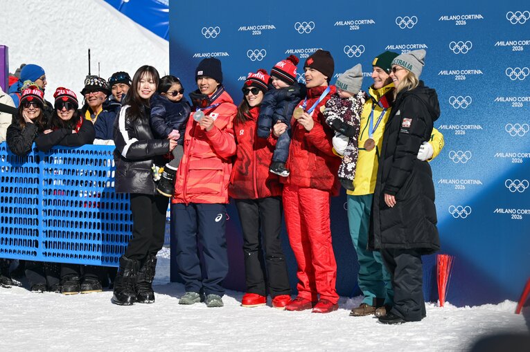 微笑ましい9ショットが実現した　©Nanae Suzuki/JMPA