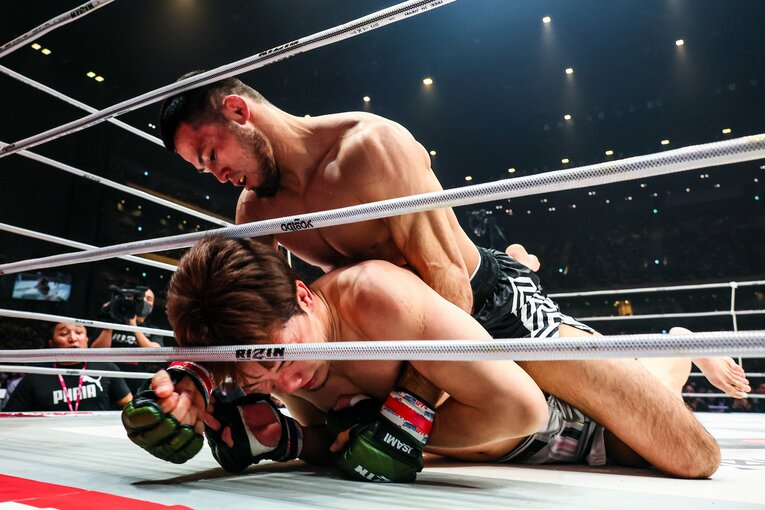 ラジャブアリ・シェイドゥラエフvs.朝倉未来。2025年12月31日、さいたまスーパーアリーナ　©RIZIN FF Susumu Nagao