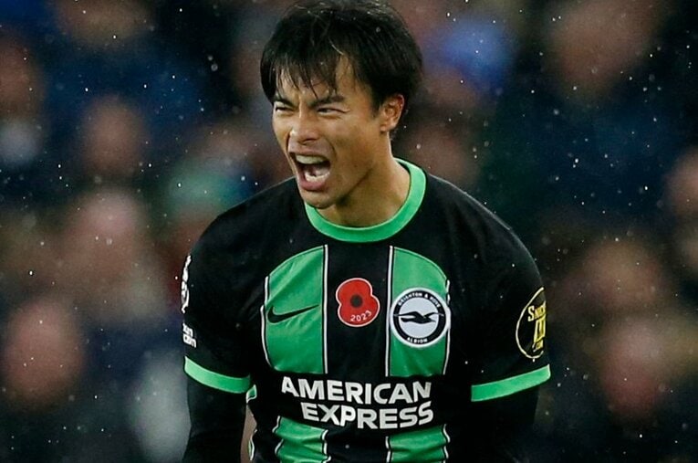 エバートン戦後半39分、ドリブル突破から相手オウンゴールを誘発した三笘薫（26歳） ／ photograph by AFLO