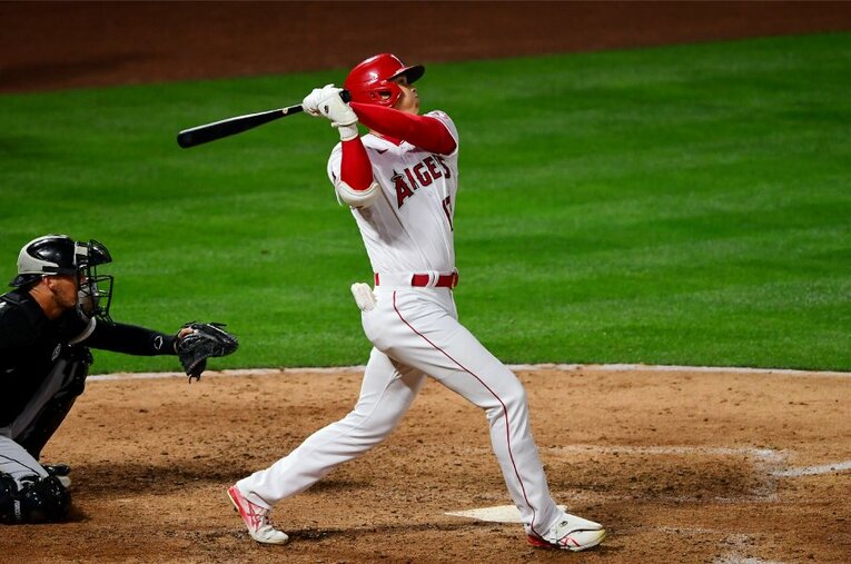 今季から初めて二刀流として公式戦に出場している大谷。4日の試合で先制ソロを放ったが、先発投手が本塁打を放つのは1933年のベーブ・ルース以来88年ぶり ／ photograph by Getty Images