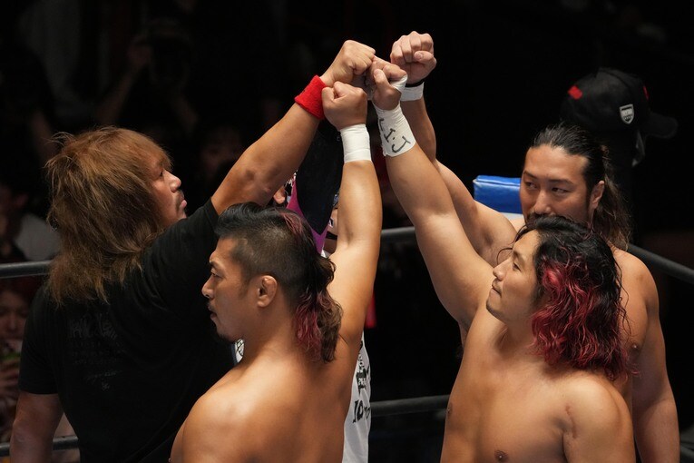 手を合わせるLIJのメンバー　©Masashi Hara