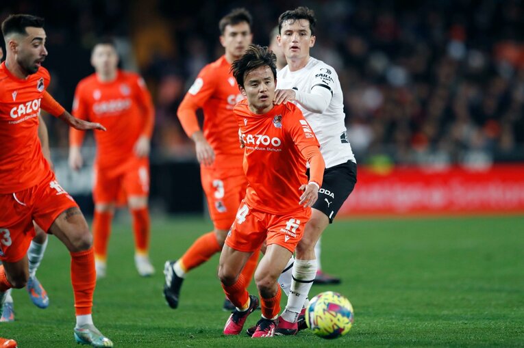 〈久保建英ソシエダ月間MVP〉敵地で憎まれるのは名が知れた証拠だが…「クボへの徹底マーク」と“1枚も撮れなかったシーン”とは(34)