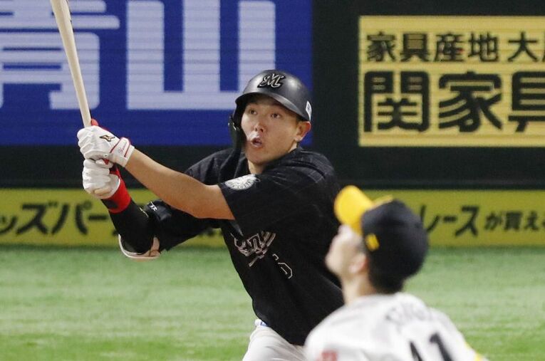 2017年、ドラフト1位で履正社高から千葉ロッテに入団した安田尚憲。CS最年少本塁打を記録 ／ photograph by KYODO