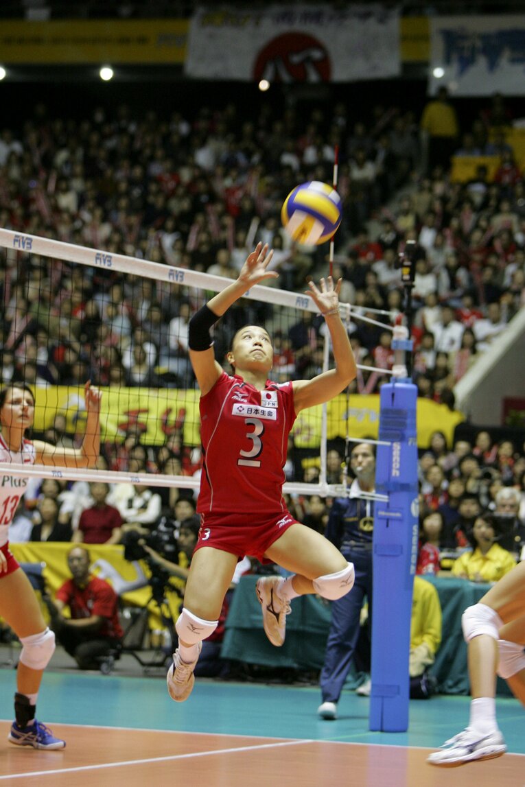 現役時代、セッターとして日本の攻撃を司った竹下（2006年世界選手権）　©Toshiya Kondo